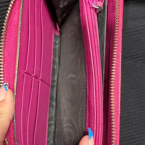 Gucci Soho Long Continental Patent Leather Wallet - Picture 3 of 8